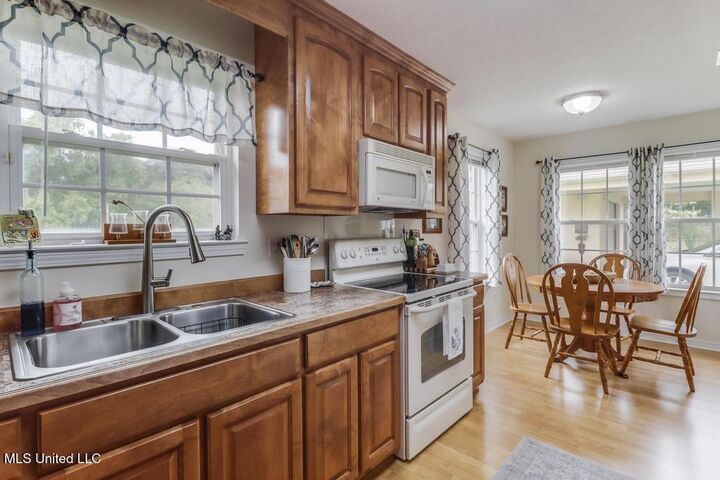 Property Photo:  515 Amelda Street  MS 39576 