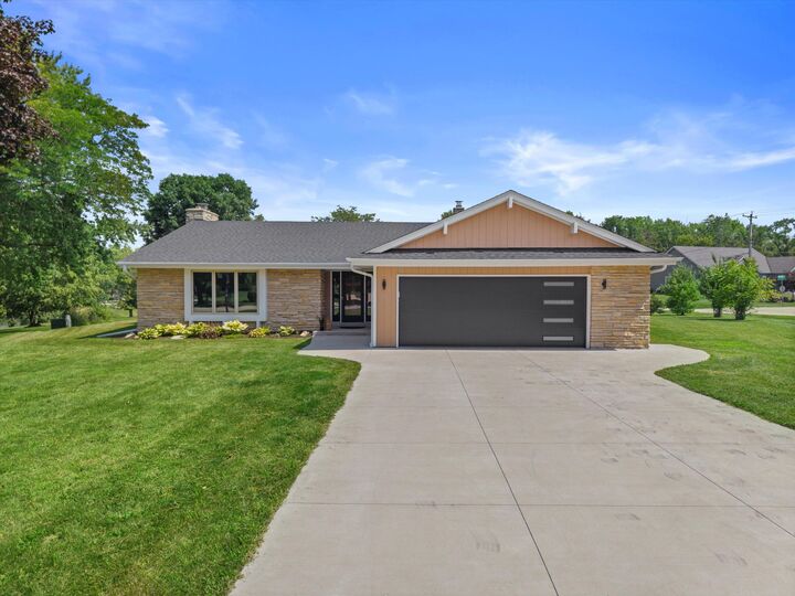 S76w12739 Cambridge Ct  Muskego WI 53150 photo