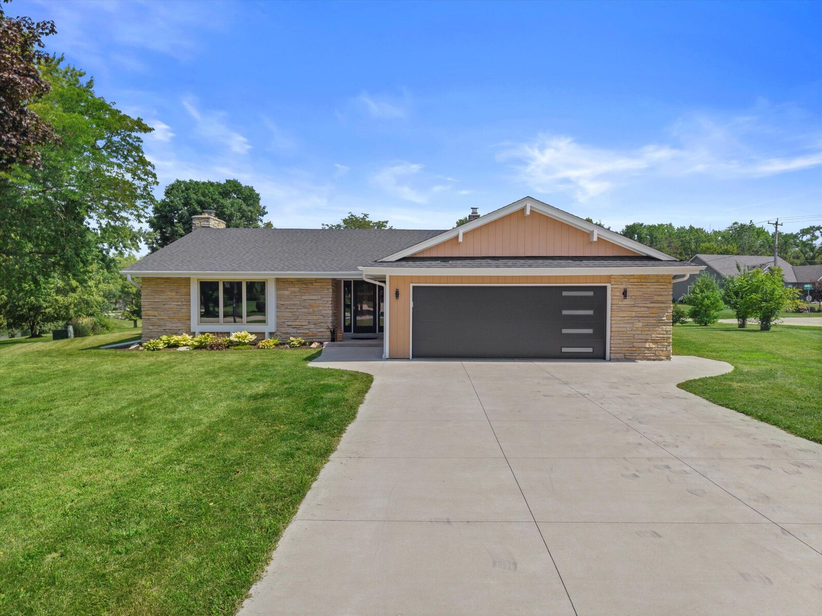 Property Photo: S76w12739 Cambridge Ct WI 53150