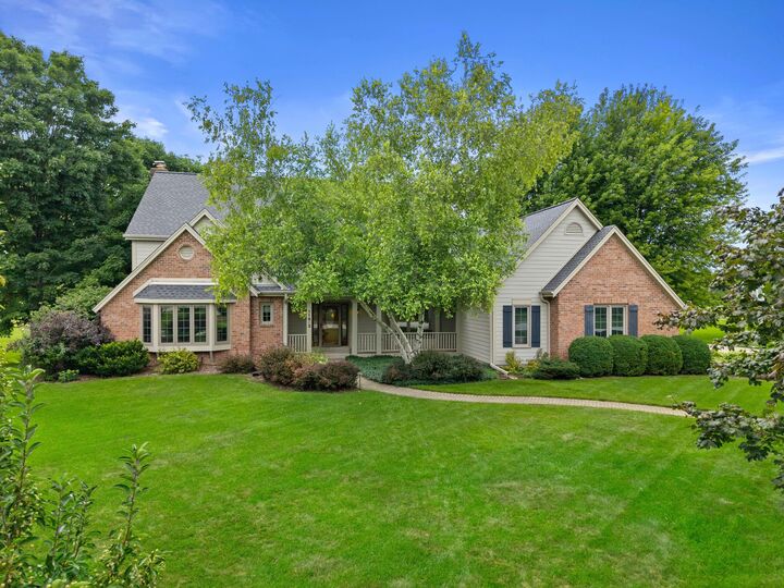 11803 N Lantern Ln  Mequon WI 53092 photo
