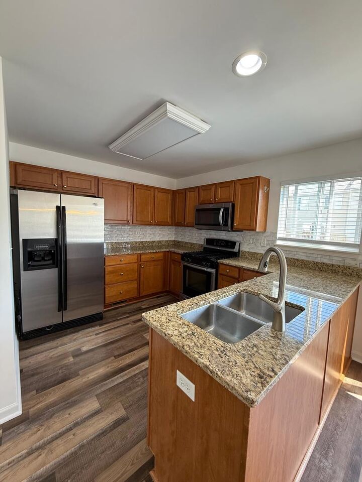 Property Photo: 623 Lincoln Station Drive IL 60543