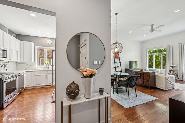 Property Photo: 4641 N Magnolia Avenue 3S IL 60640