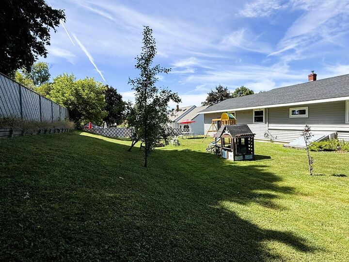 Property Photo:  25 Albert Street  ME 04240 