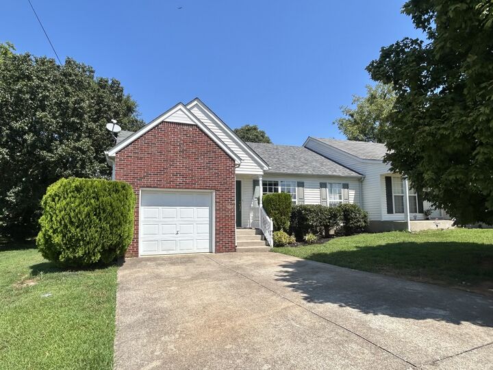 Property Photo: 421 Keswick Ct TN 37167