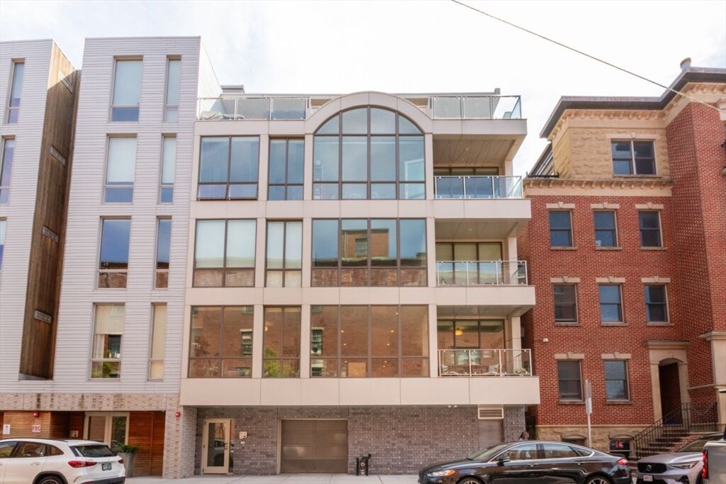 Property Photo: 533 E 2nd St 101 MA 02127
