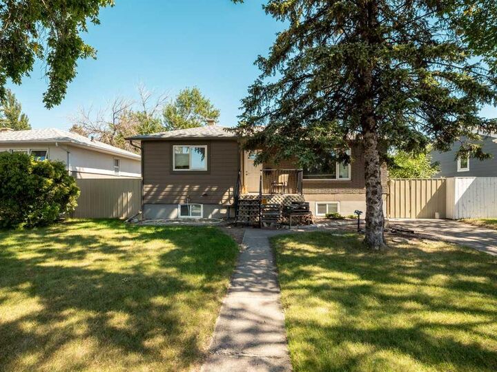 Property Photo: 413 23 Street S AB T1J 3M8