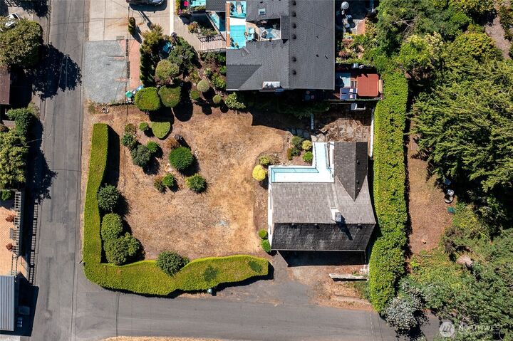 10523  Exeter Avenue NE  Seattle WA 98125 photo