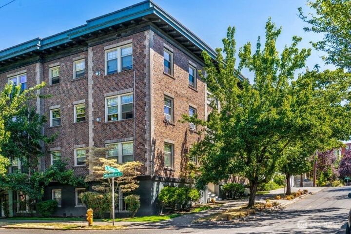 1052 E Thomas Street  Seattle WA 98102 photo