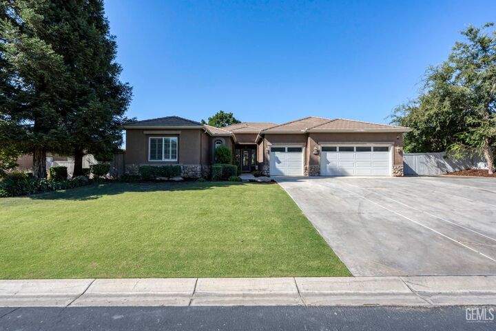 Property Photo: 6914 Canaletto Avenue CA 93306