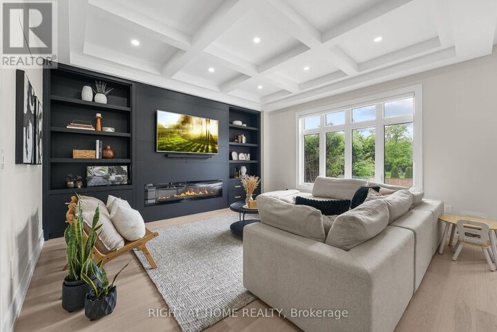 Property Photo:  262 Senlac Road  ON M2R 1P8 