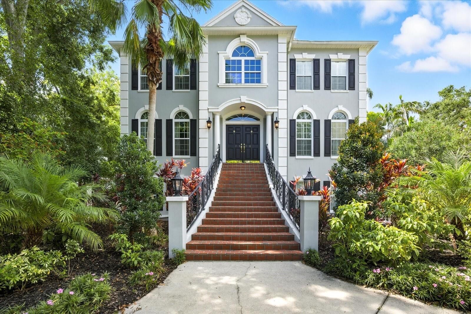 Property Photo: 2708 W Marlin Avenue FL 33611