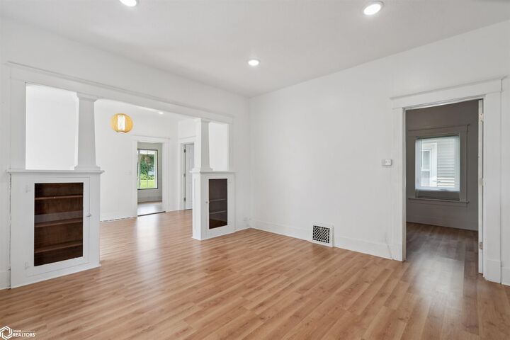 Property Photo: 105 S 7th Avenue IA 50158