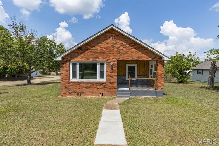 Property Photo: 801 E Chestnut Street MO 63601