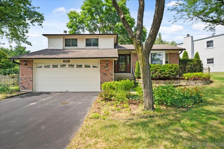 Property Photo: 628 Cambridge Way IL 60440