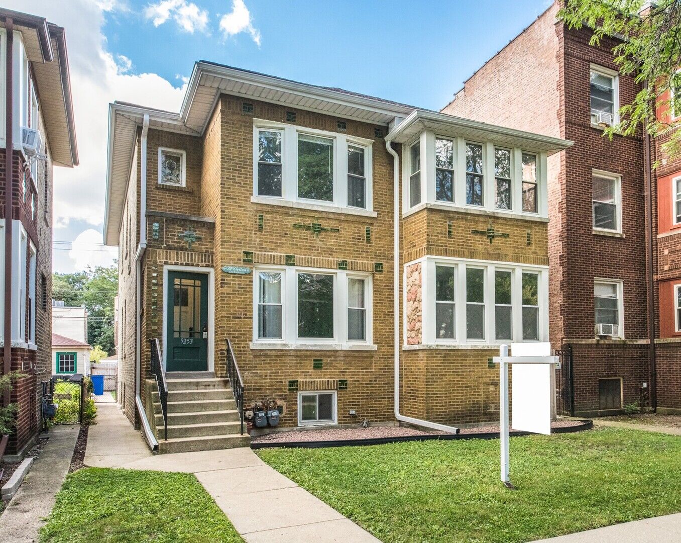 Property Photo:  5253 W Cullom Avenue  IL 60641 