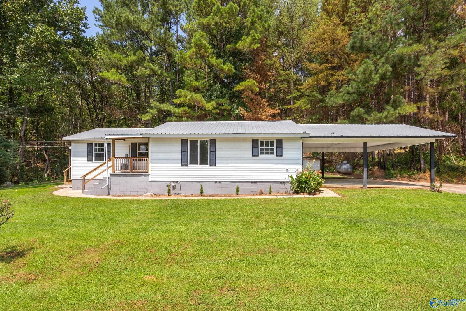 Property Photo:  3423 Little Wills Valley Road  AL 35954 