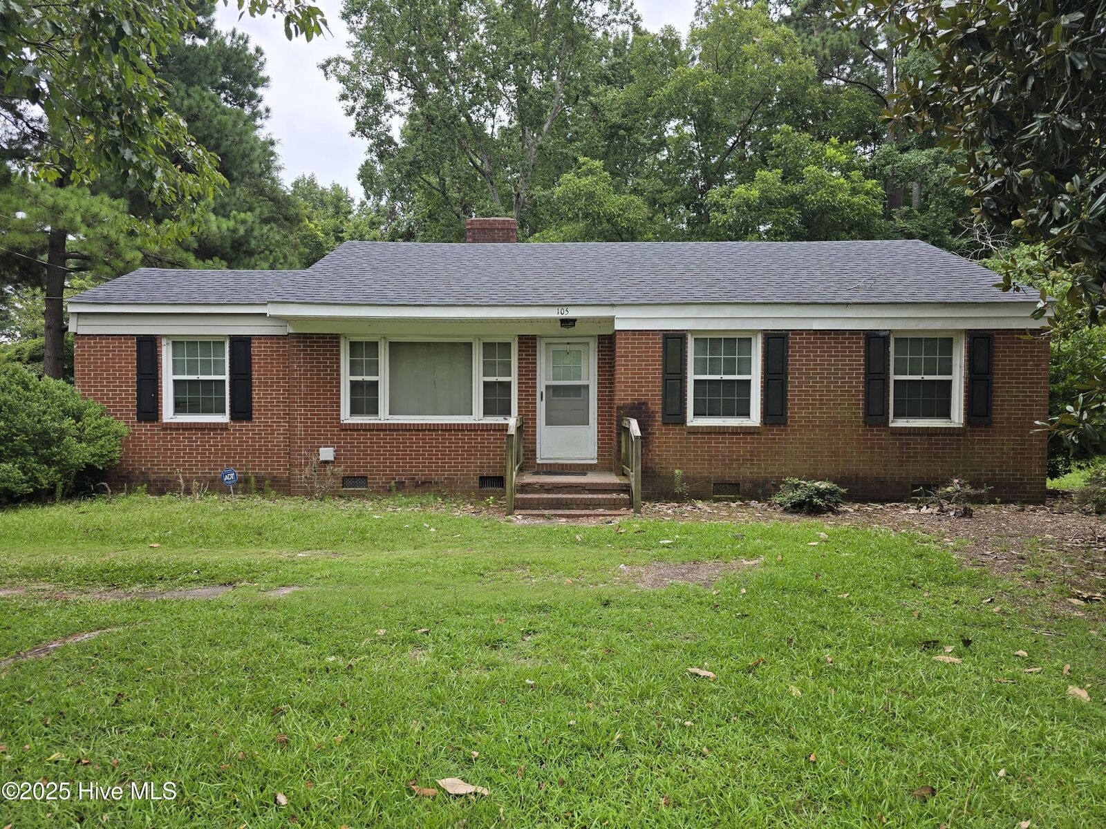 Property Photo:  105 S Vance Street  NC 27891 