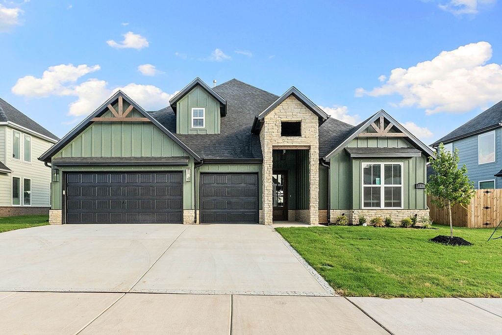 Property Photo: 1220 Red Maple Street AR 72719