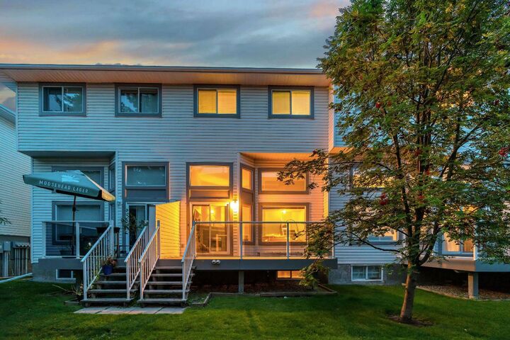 Property Photo: 43 Kingsland Villas SW AB T2V 5J9