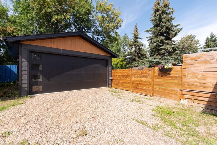 Property Photo:  28 Alberta Drive  AB T9H 1P5 