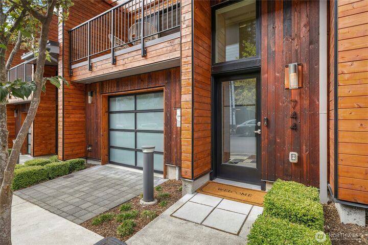 Property Photo:  744  Hanami Lane NE  WA 98110 