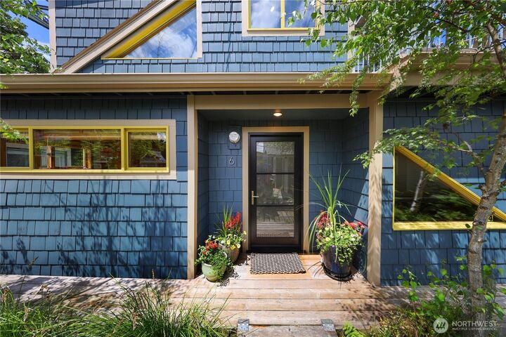Property Photo:  2770  Westlake Avenue N 6  WA 98109 