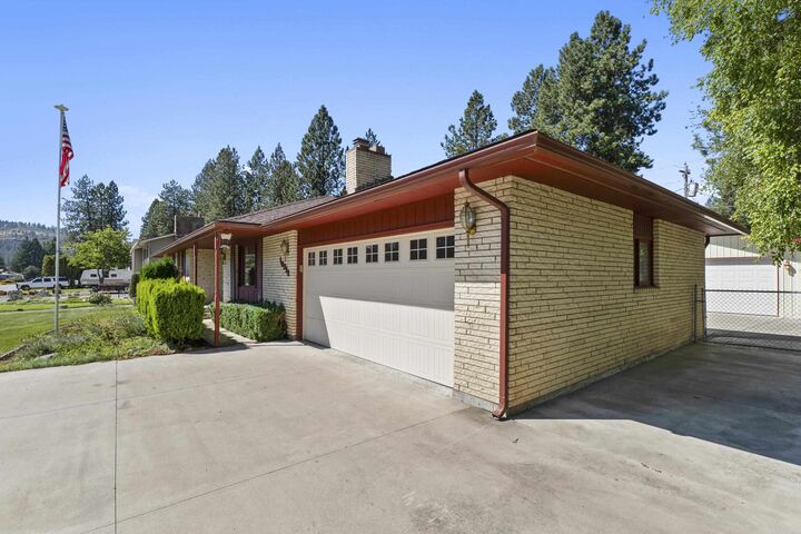 Property Photo:  10923 E 26th Ave  WA 99206 