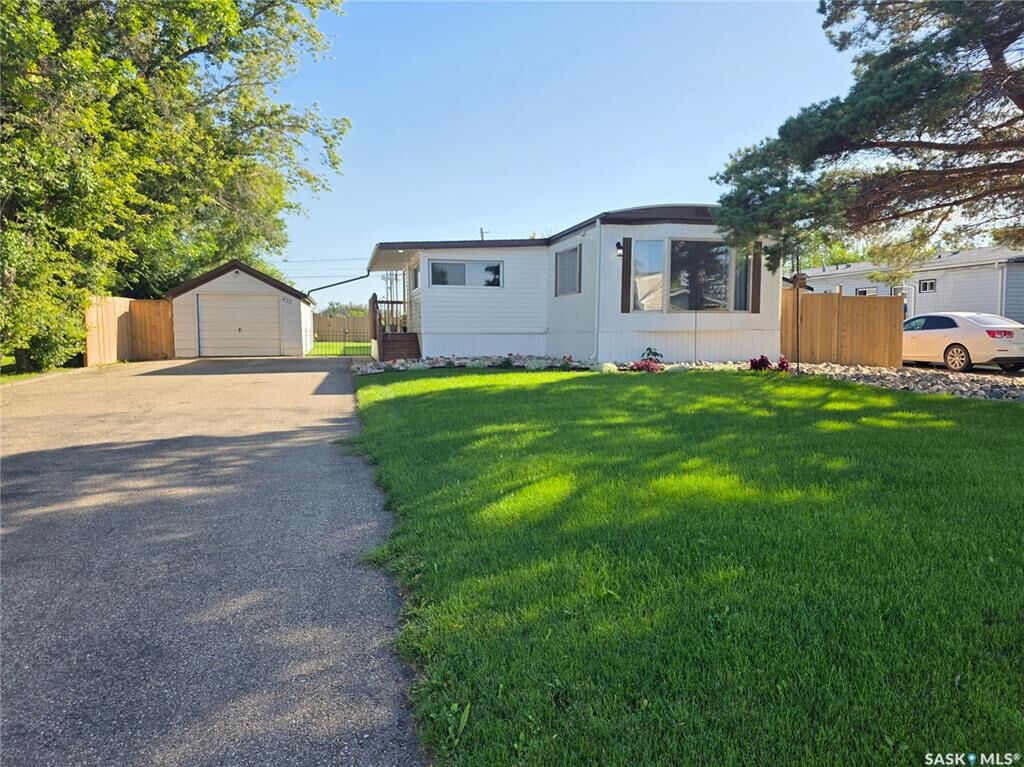 Property Photo: 423 Park Avenue SK S0L 2N0