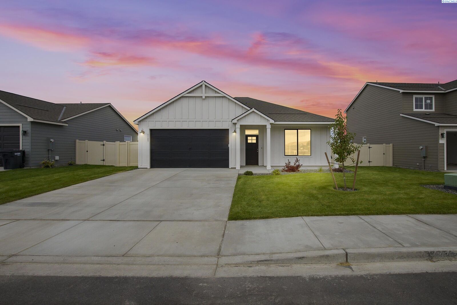 Property Photo: 1109 18th St WA 99320