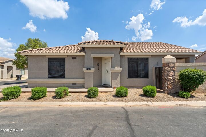 Property Photo: 729 S Bedford Drive AZ 85225
