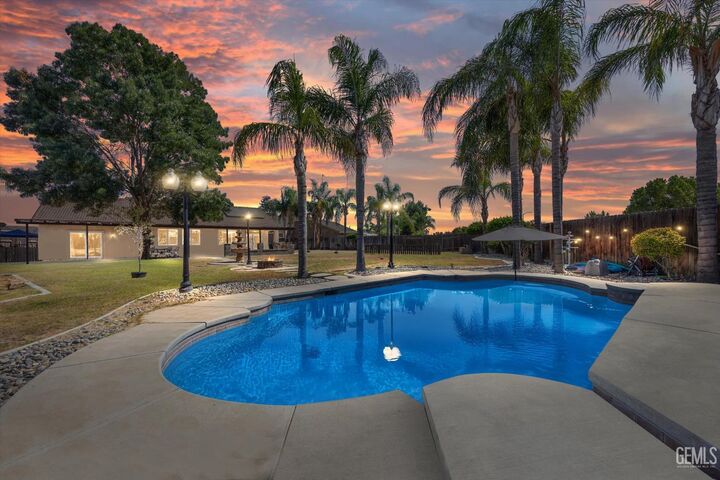 Property Photo: 6821 Nettleton Street CA 93312