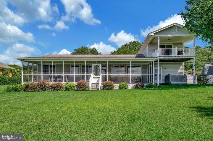 Property Photo: 467 Grandview Landing VA 22469