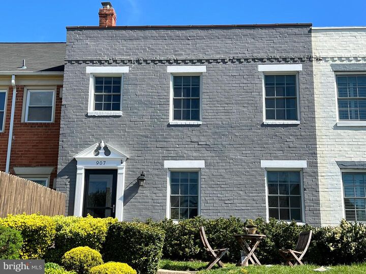 Property Photo:  907 Green Street  VA 22314 