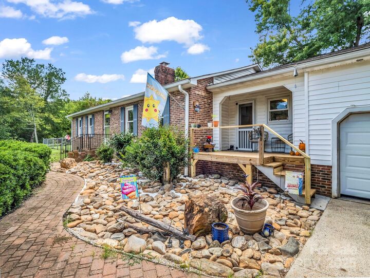 Property Photo: 2551 Robinette Road NC 28650