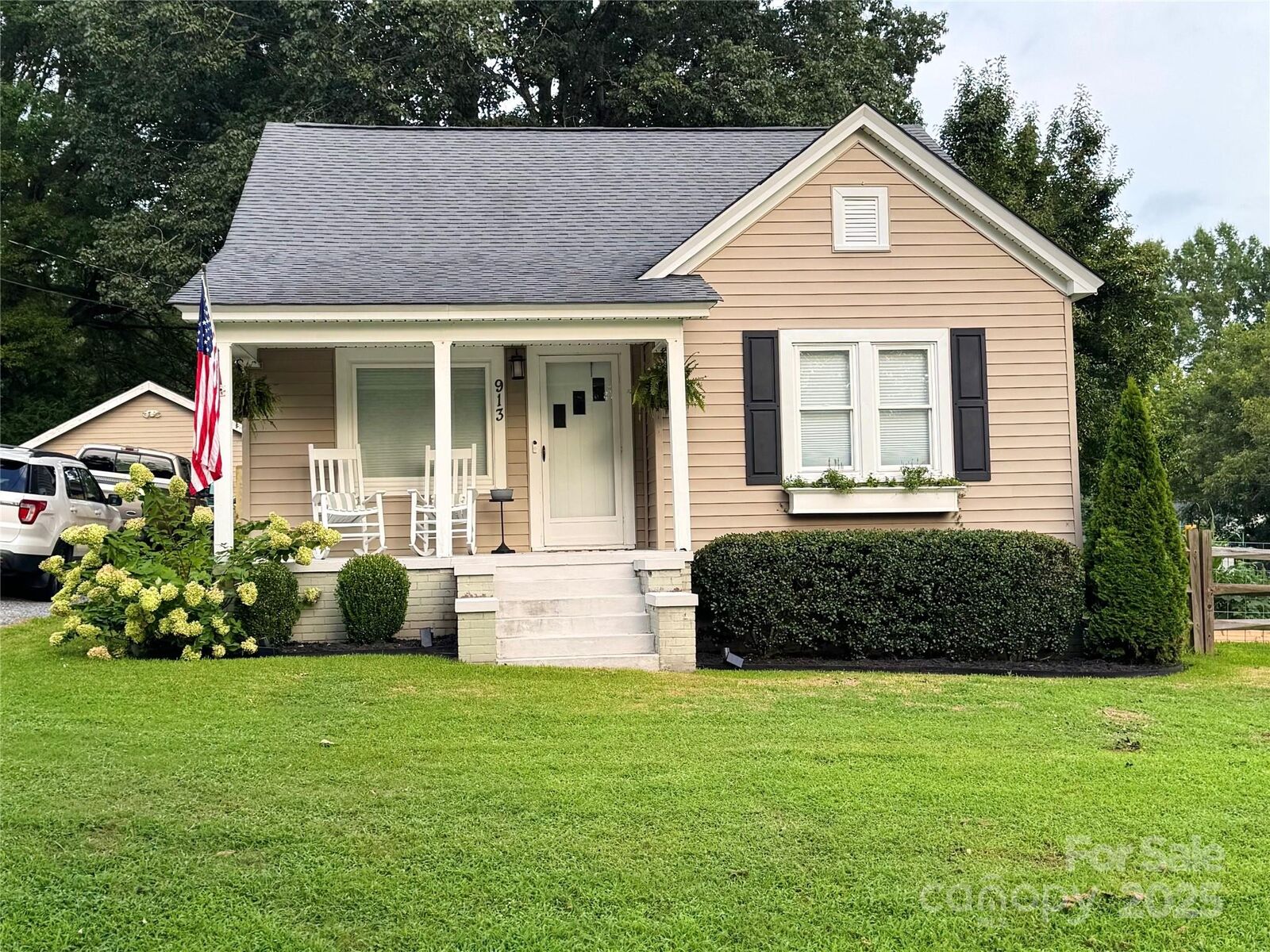 Property Photo: 913 Klondale Avenue NC 28081