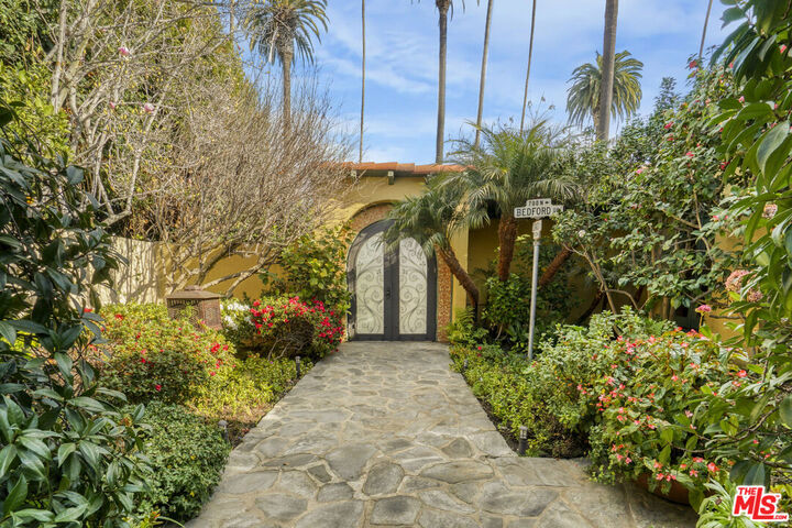 Property Photo:  707 N Bedford Dr  CA 90210 