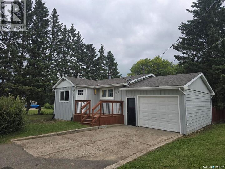 Property Photo: 919 Southesk Street SK S0G 5C0