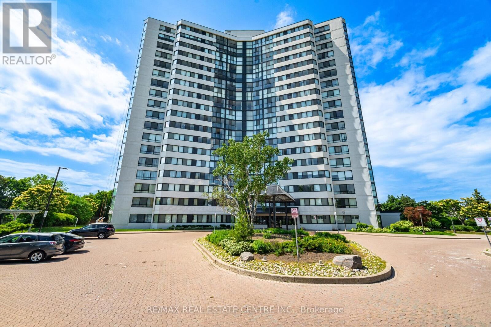 Property Photo: 1360 Rathburn Road East 705 ON L4W 4H4