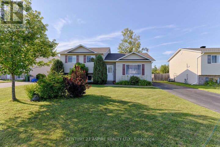 6 Gerald Avenue  Petawawa ON K8H 2Y3 photo