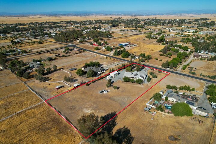 Property Photo: 16860 Monreal Road CA 93636