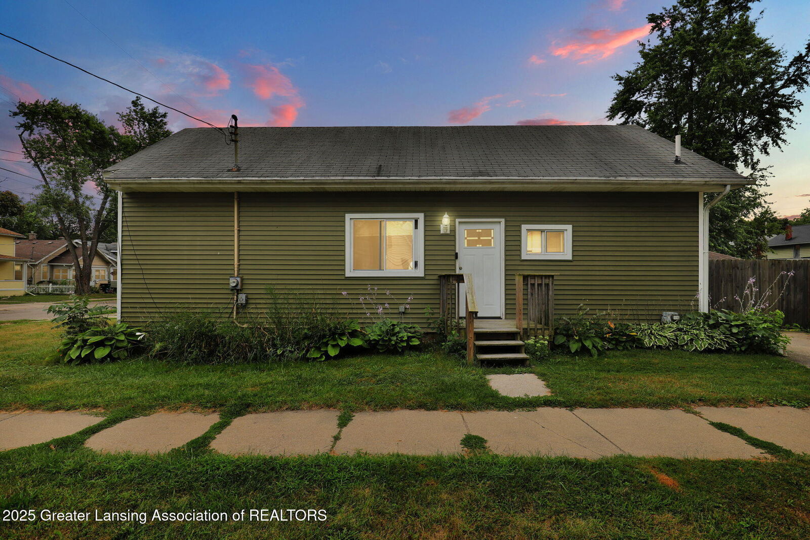 Property Photo:  435 N Magnolia Avenue  MI 48912 