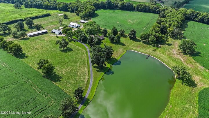 Property Photo: 502 Locust Ln KY 40065
