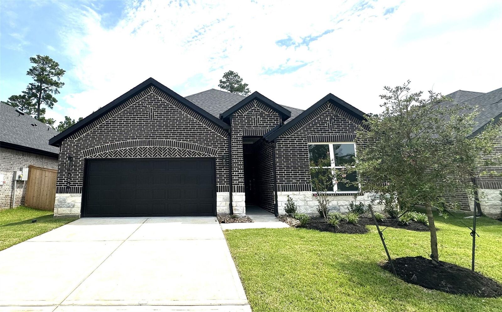 Property Photo:  206 Springfield Terrace Court  TX 77304 