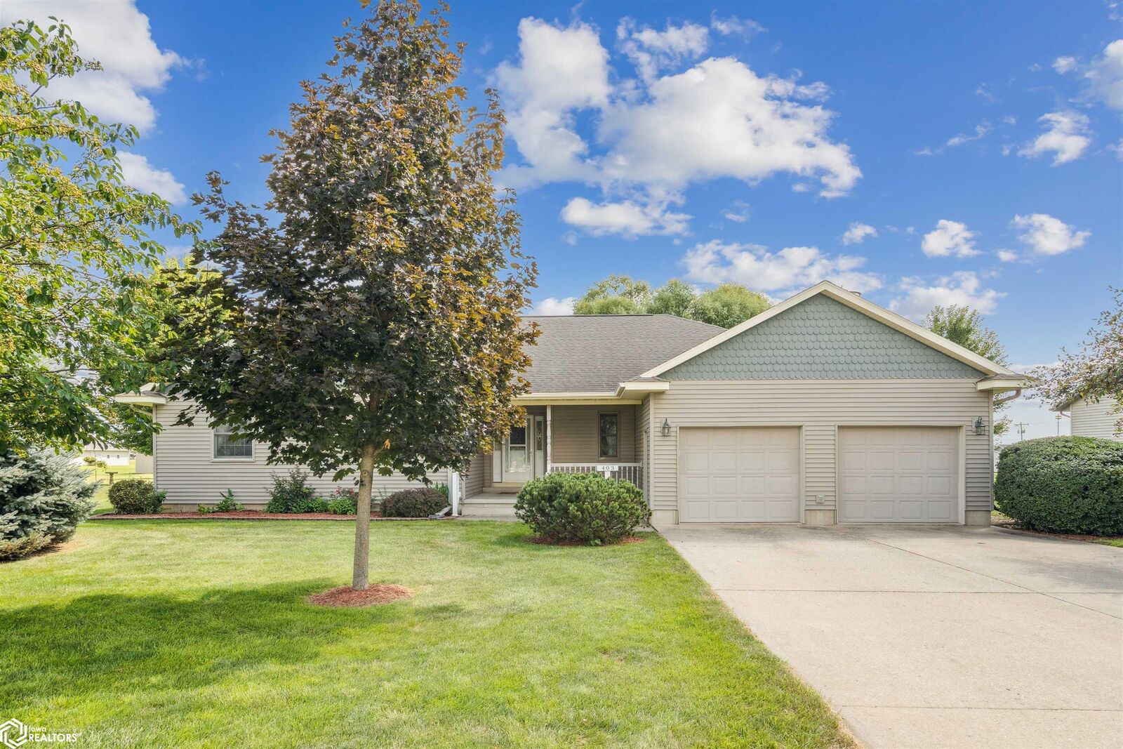 Property Photo:  403 Louisiana Street  IA 52638