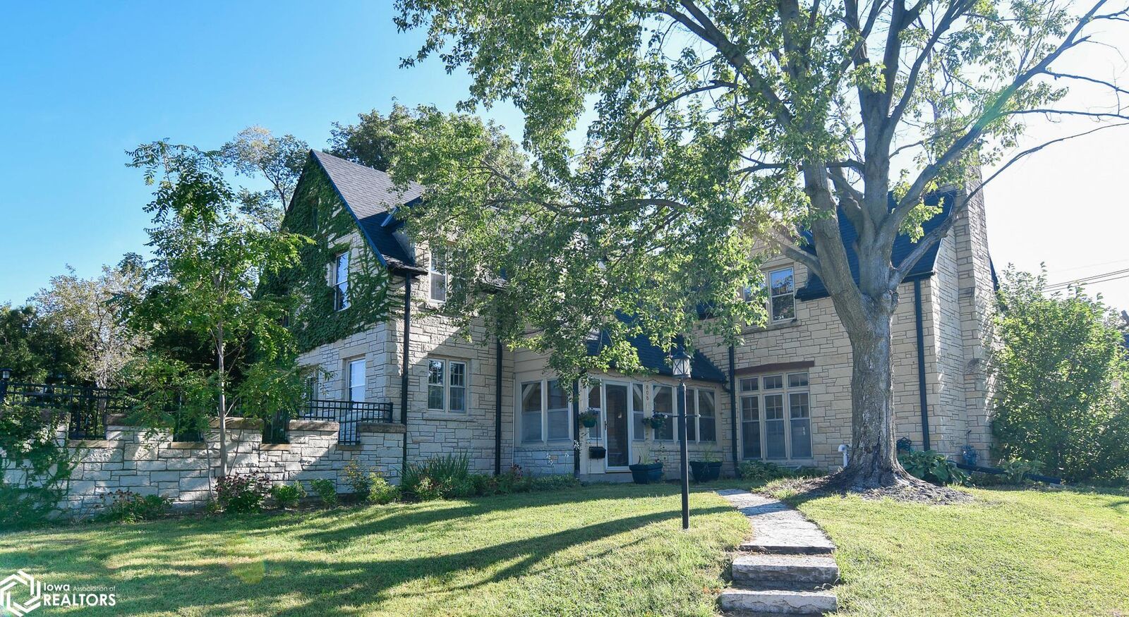 Property Photo: 805 Jerome Street IA 50158