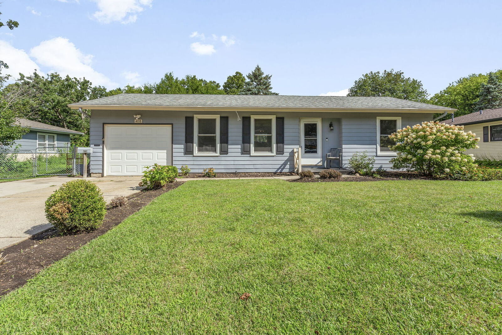 Property Photo:  4718 W Cumberland Circle  IL 60050 