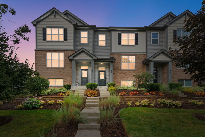 Property Photo: 18 E Heritage Court IL 60004