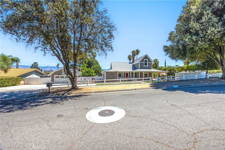 Property Photo:  629 Nottingham Dr.  CA 92373 