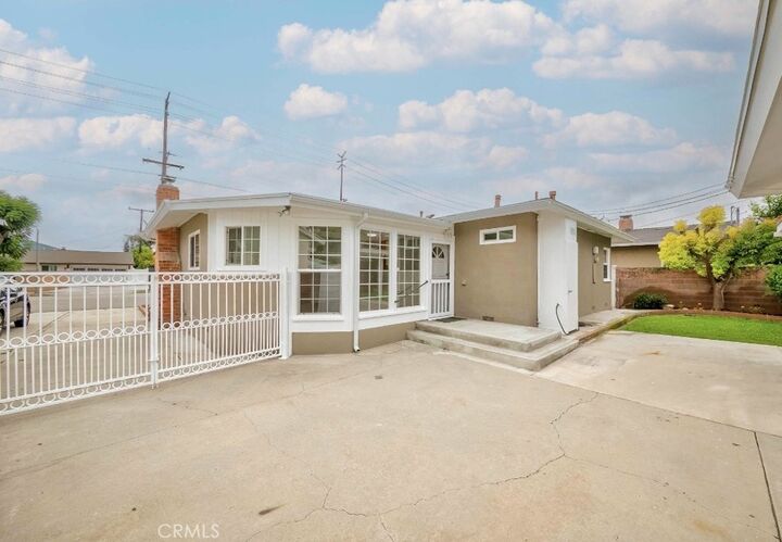 Property Photo:  6809 E Stearns Street  CA 90815