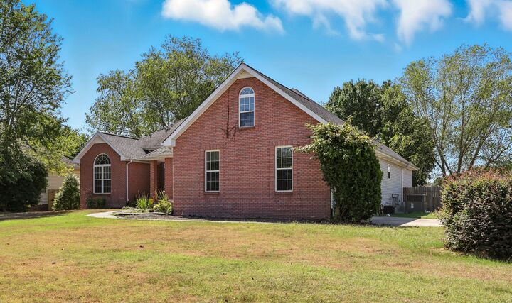 Property Photo: 801 Isaac Ct TN 37040